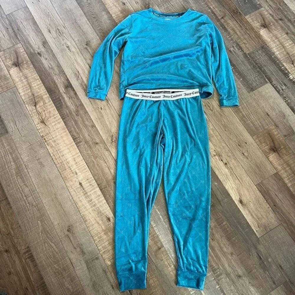 JUICY COUTURE TEAL PAJAMA SET
VELVET FEEL MATERIAL size s